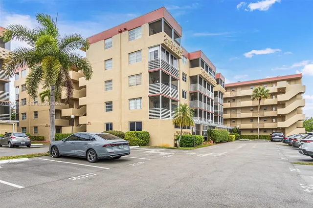 $1,700 | 406 Northwest 68th Avenue, Unit 206, Plantation, FL 33317