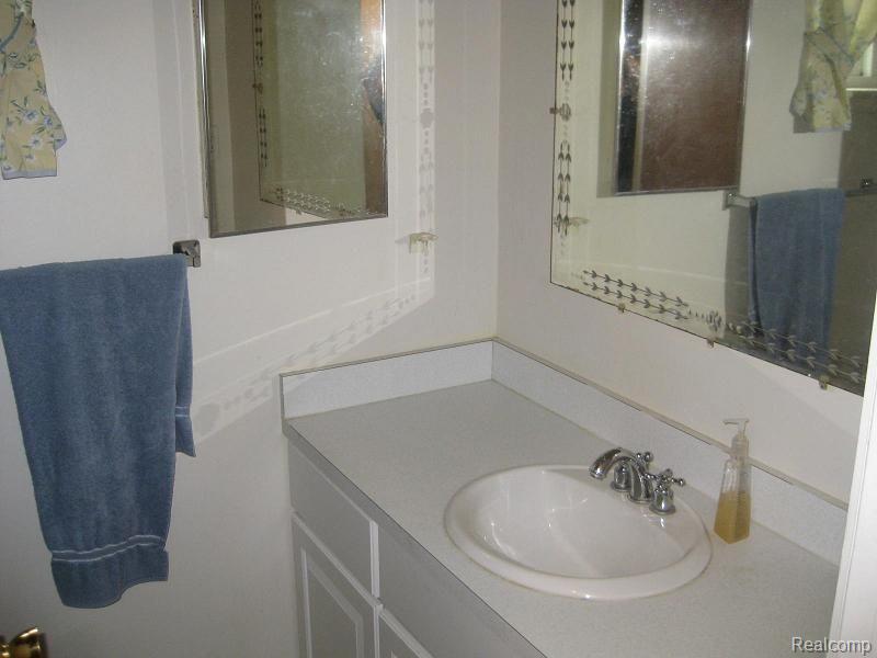 35802 Rutherford Street Clinton Township, MI 48035 - Photo 3 of 6 Bath