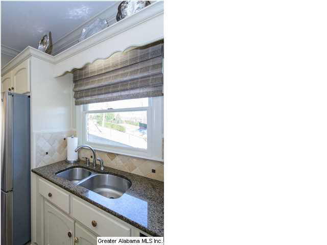 319 Woodward Road Trussville, AL 35173 - Photo 8 of 32