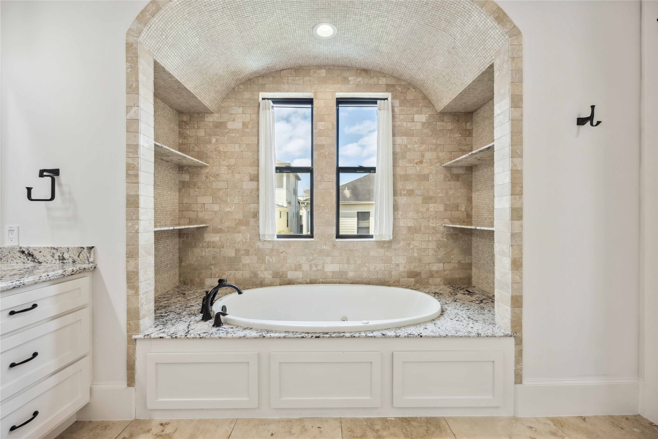 215 Malone Street Houston, TX 77007 - Photo 23 of 48 Primary Bathroom