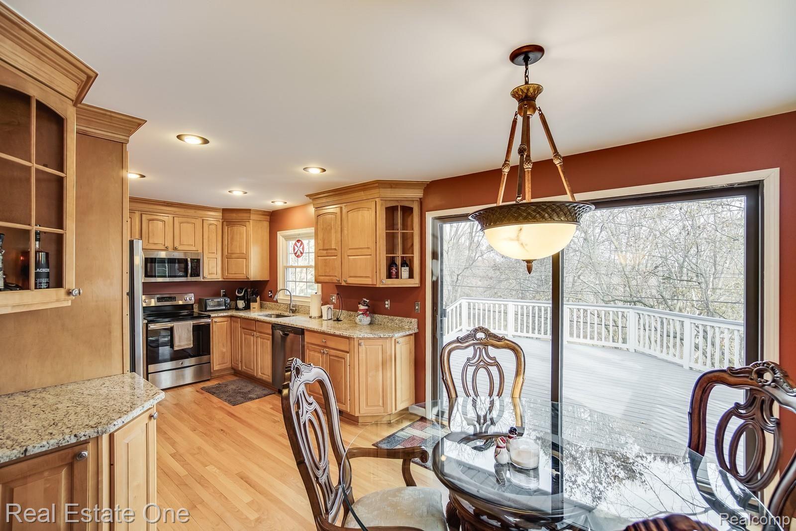 620 Charlesina Drive Rochester, MI 48306 - Photo 7 of 34 DSC01837.jpg