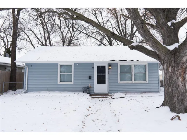 $2,350 | 5048 North Girard Avenue, Minneapolis, MN 55430