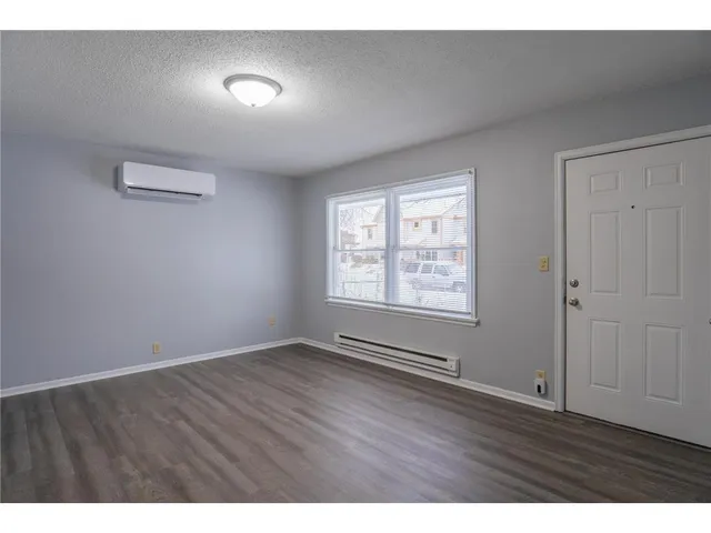 $2,350 | 5048 North Girard Avenue, Minneapolis, MN 55430