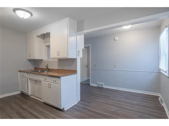 $2,350 | 5048 North Girard Avenue, Minneapolis, MN 55430