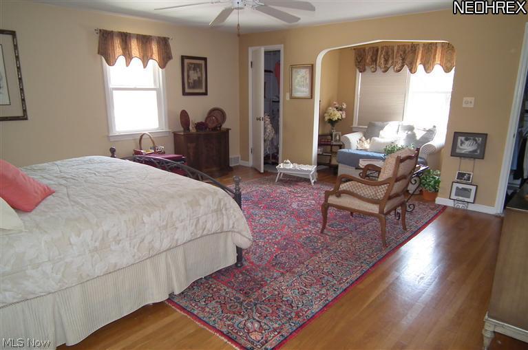 2544 Laurelhurst Road Cleveland, OH 44118 - Photo 8 of 14 SPACIOUS SECOND BEDROOM WITH TWO CLOSETWS