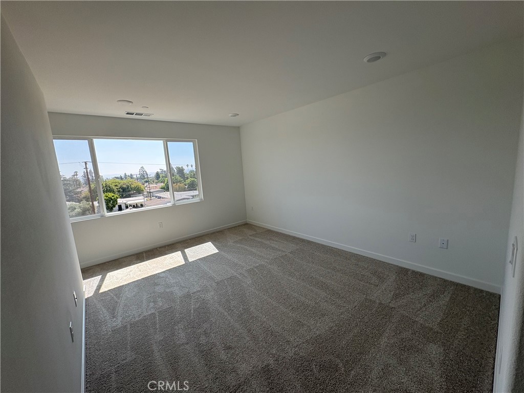 171 Evergreen Lane Claremont, CA 91711 - Photo 7 of 14 Large primary bedroom