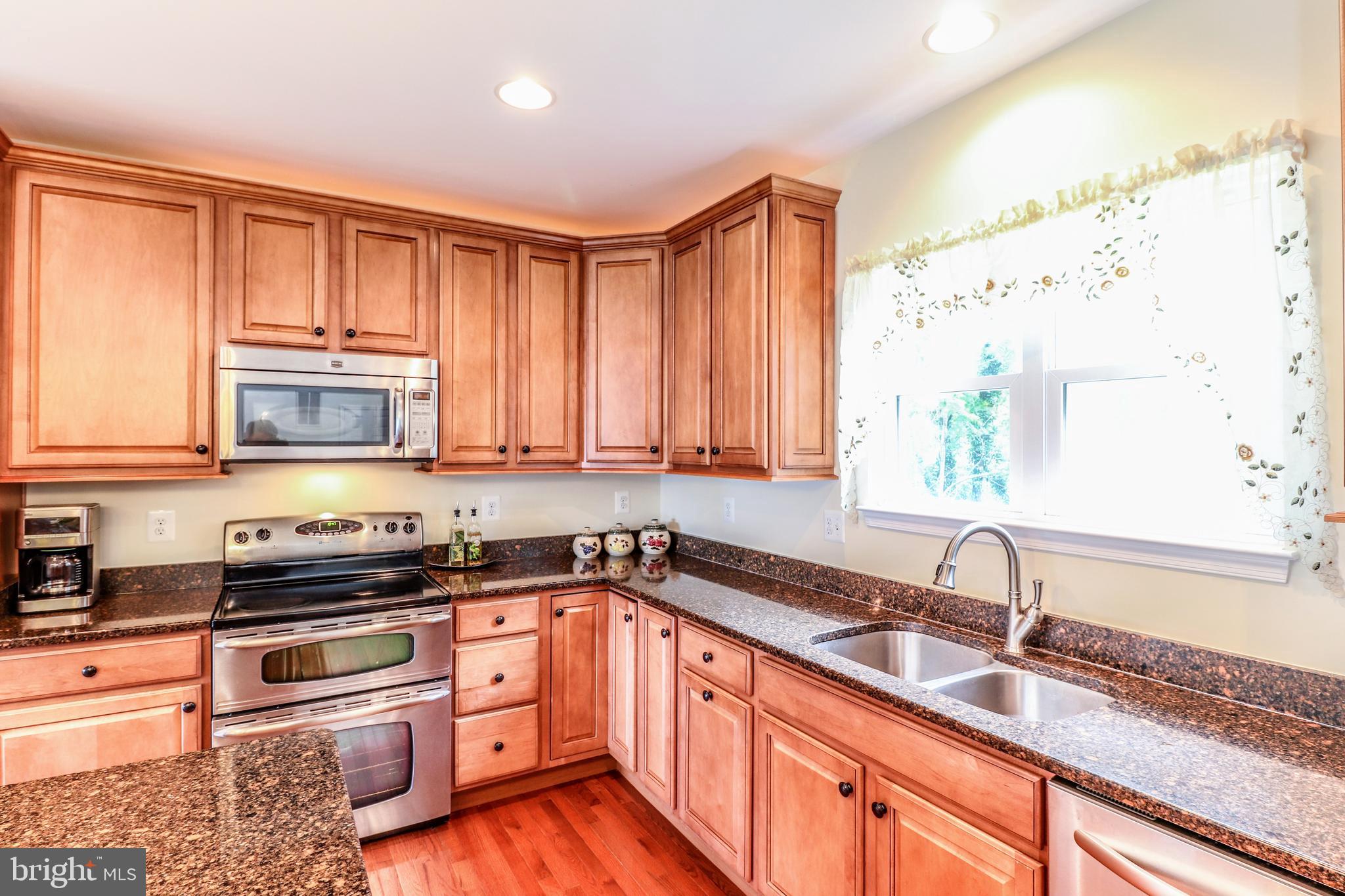 25029 Briscoe Road Hollywood, MD 20636 - Photo 12 of 45 Beautiful modern kitchen amenities