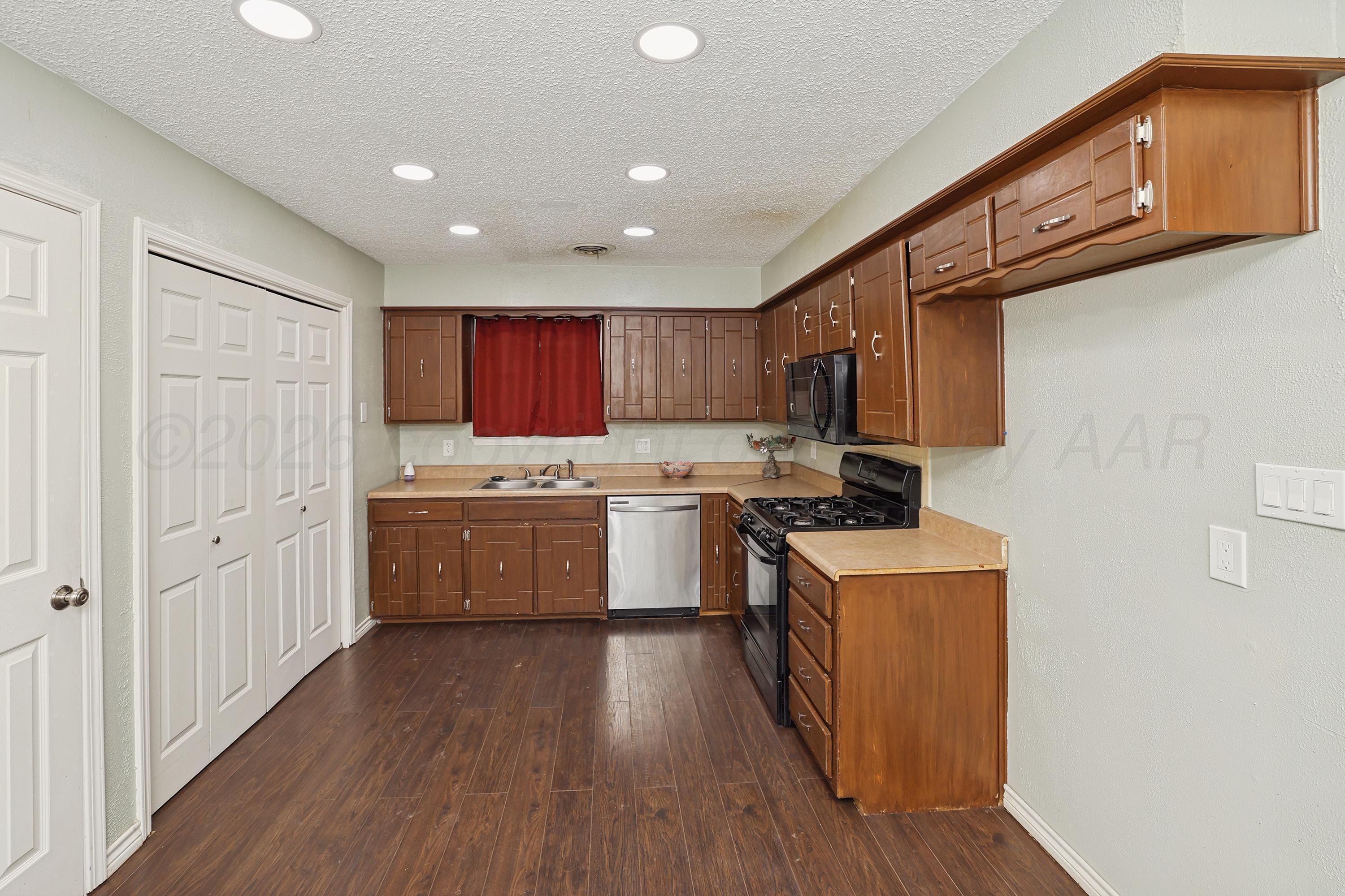 5316 Capulin Lane Amarillo, TX 79110 - Photo 8 of 25 8-Kitchen