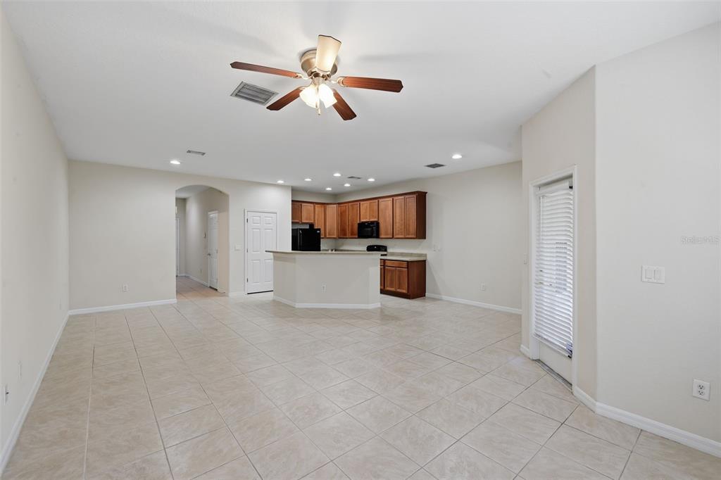 3914 Silverlake Way Wesley Chapel, FL 33544 - Photo 4 of 38