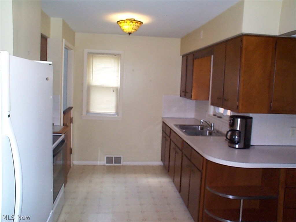 1146 Sunset Road Cleveland, OH 44124 - Photo 9 of 25