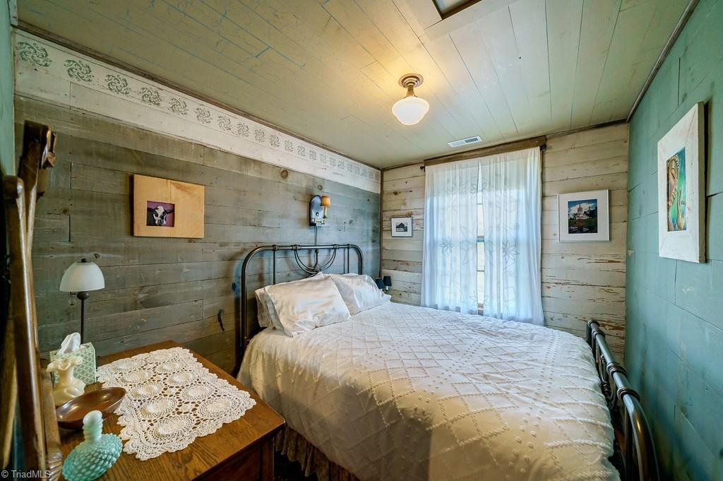 11964 Austin Traphill Road Traphill, NC 28685 - Photo 34 of 48 Gen Store bedroom