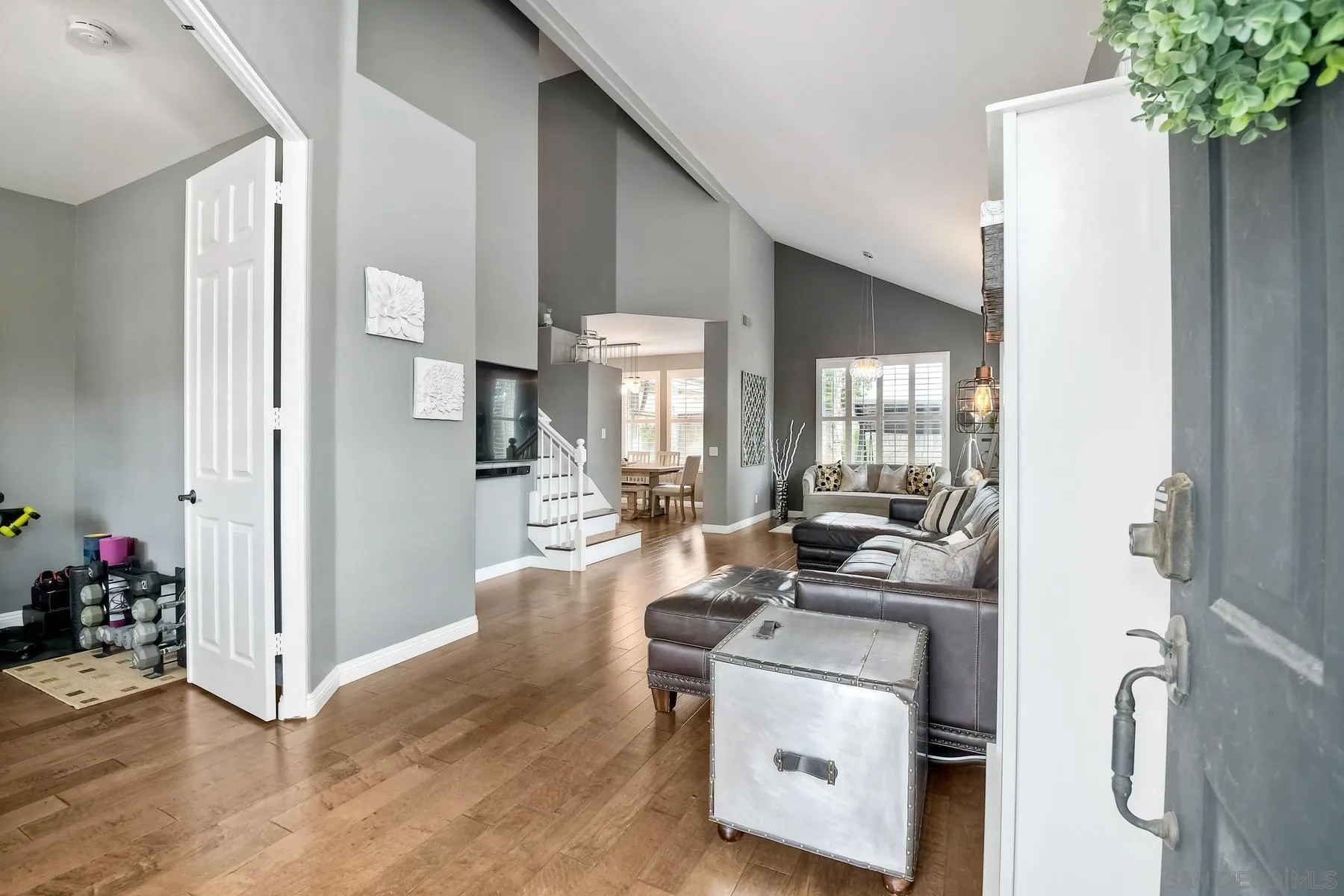 1145 Monterey Place Encinitas, CA 92024 - Photo 4 of 34 a living room with furniture and flowers