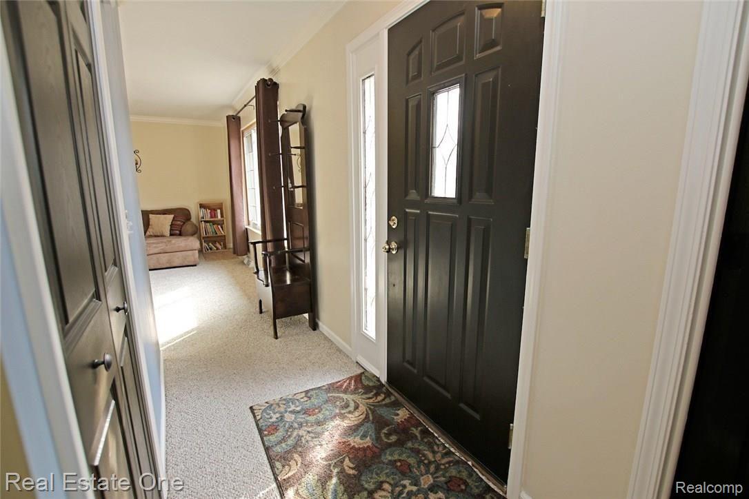 371 South Baldwin Road Oxford, MI 48371 - Photo 7 of 51 8) Entry.jpg