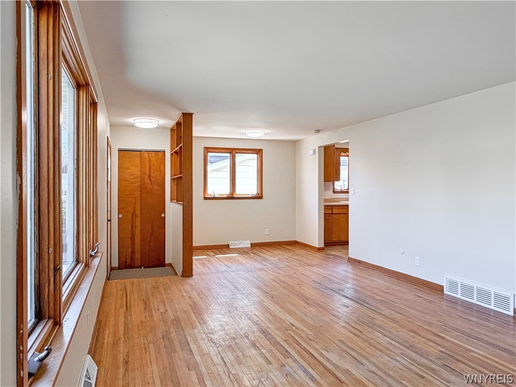 874 Beach Road Cheektowaga, NY 14225 - Photo 12 of 38