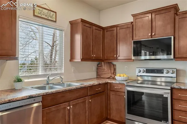 $540,000 | 5978 Cumbre Vista Way, Colorado Springs, CO 80924