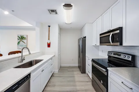 $2,800 | 1203 Town Center Drive, Unit 201, Jupiter, FL 33458