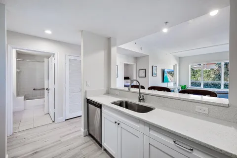 $2,800 | 1203 Town Center Drive, Unit 201, Jupiter, FL 33458