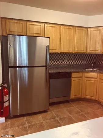 $4,200 | 5 Mt Vernon Square, Unit 5, Verona, NJ 07044