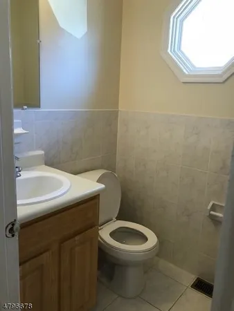 $4,200 | 5 Mt Vernon Square, Unit 5, Verona, NJ 07044