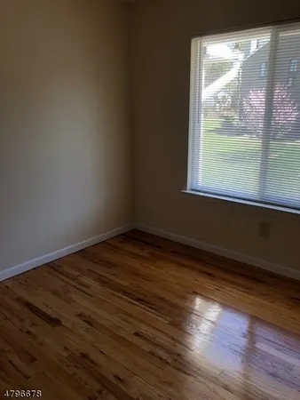 $4,200 | 5 Mt Vernon Square, Unit 5, Verona, NJ 07044