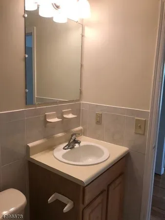 $4,200 | 5 Mt Vernon Square, Unit 5, Verona, NJ 07044