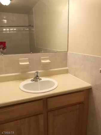 $4,200 | 5 Mt Vernon Square, Unit 5, Verona, NJ 07044