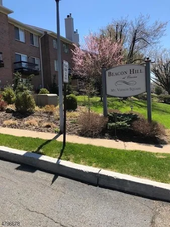 $4,200 | 5 Mt Vernon Square, Unit 5, Verona, NJ 07044