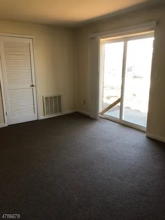 $4,200 | 5 Mt Vernon Square, Unit 5, Verona, NJ 07044