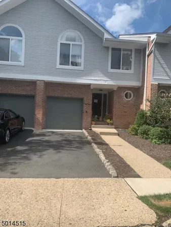 $4,200 | 5 Mt Vernon Square, Unit 5, Verona, NJ 07044