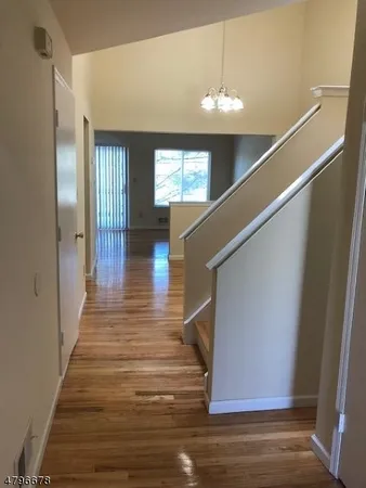 $4,200 | 5 Mt Vernon Square, Unit 5, Verona, NJ 07044