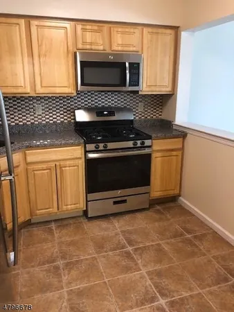 $4,200 | 5 Mt Vernon Square, Unit 5, Verona, NJ 07044