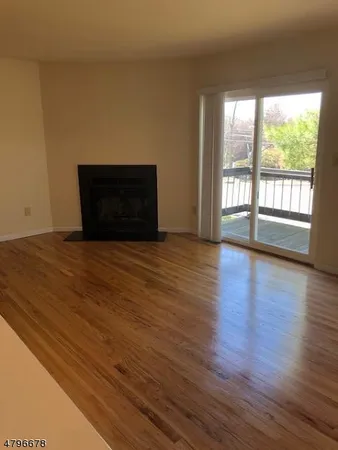 $4,200 | 5 Mt Vernon Square, Unit 5, Verona, NJ 07044