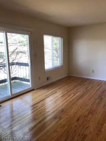 $4,200 | 5 Mt Vernon Square, Unit 5, Verona, NJ 07044