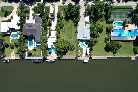 $3,490,000 | 1010 South North Lake Drive, Hollywood, FL 33019