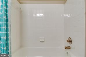 14727 McKnew Road Burtonsville, MD 20866 - Photo 17 of 20 a close up of a bathtub