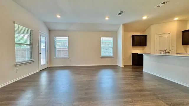 $2,250 | 1420 Stuarts Frst Drive, Denton, TX 76207