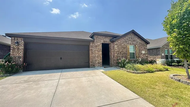 $2,250 | 1420 Stuarts Frst Drive, Denton, TX 76207