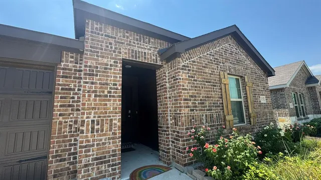 $2,250 | 1420 Stuarts Frst Drive, Denton, TX 76207