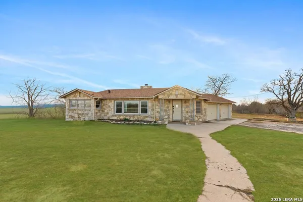 $389,005 | 600 South Storts Street, Poth, TX 78147