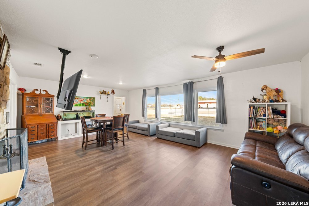 600 South Storts Street Poth, TX 78147 - Photo 10 of 39