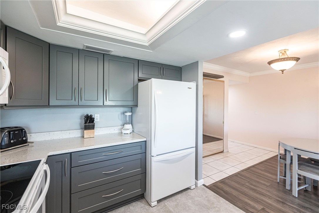 5565 Trailwinds Drive, Unit 216 Fort Myers, FL 33907 - Photo 3 of 34