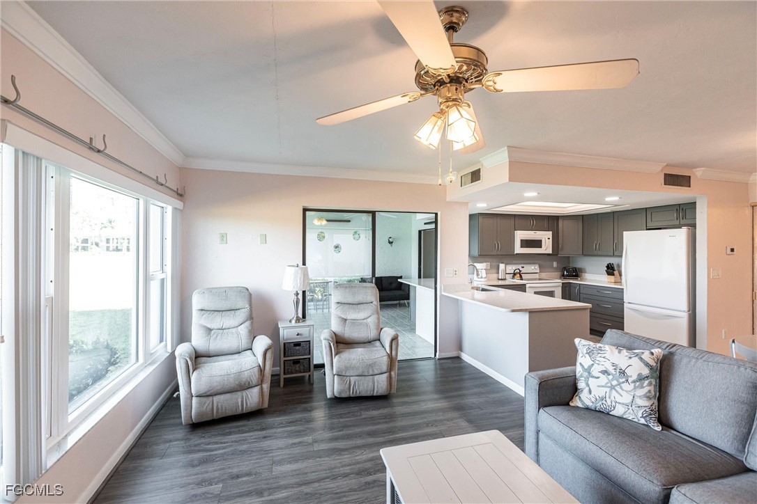 5565 Trailwinds Drive, Unit 216 Fort Myers, FL 33907 - Photo 8 of 34