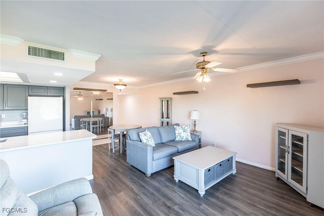 5565 Trailwinds Drive, Unit 216 Fort Myers, FL 33907 - Photo 9 of 34