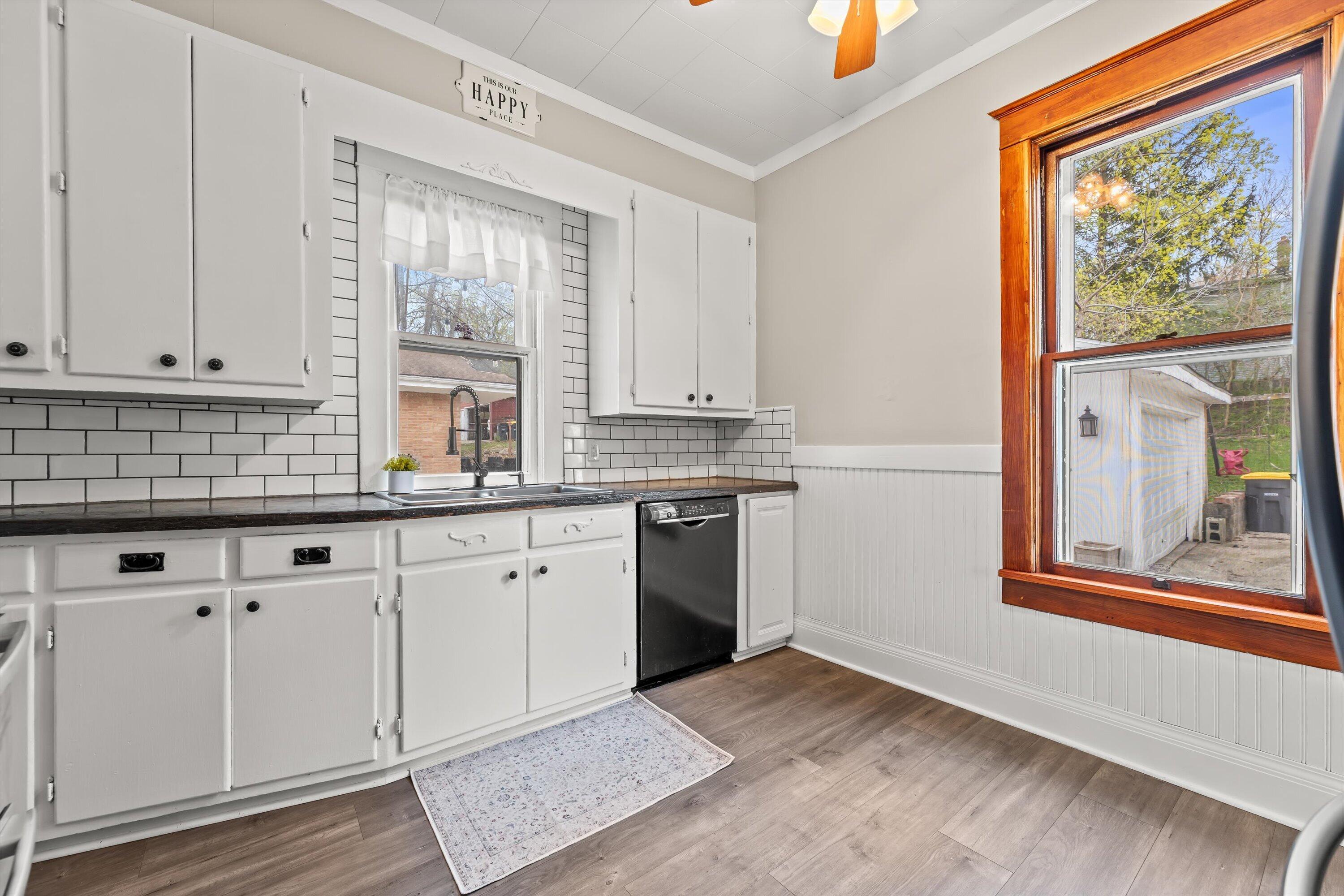 140 Spring Street Waukesha, WI 53188 - Photo 12 of 41 kitchen