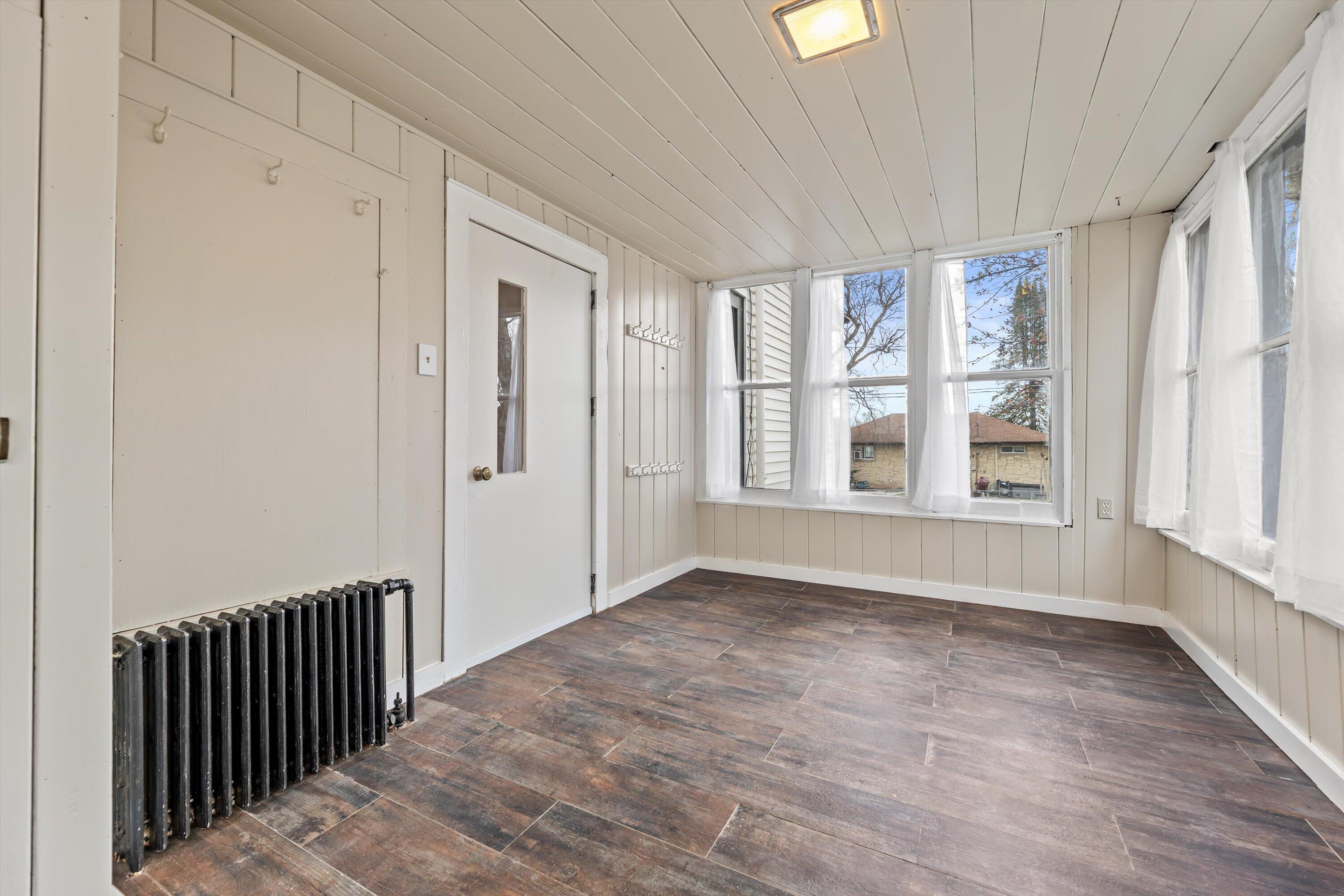 140 Spring Street Waukesha, WI 53188 - Photo 28 of 41 bonus room