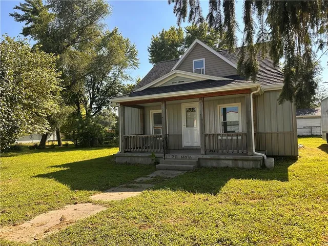 $148,000 | 711 Main Street, Henrietta, MO 64036