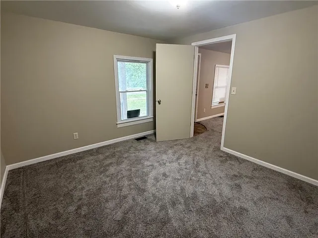 $148,000 | 711 Main Street, Henrietta, MO 64036