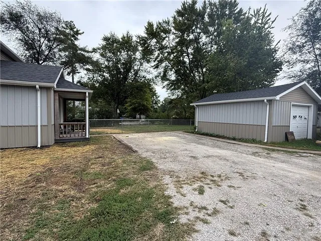 $148,000 | 711 Main Street, Henrietta, MO 64036