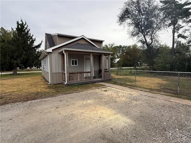$148,000 | 711 Main Street, Henrietta, MO 64036