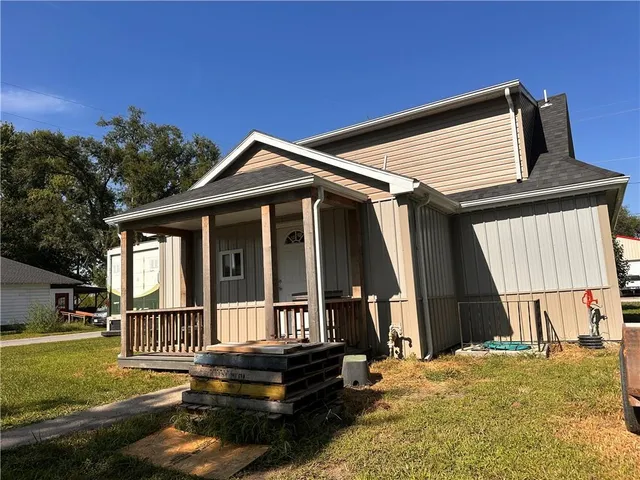 $148,000 | 711 Main Street, Henrietta, MO 64036